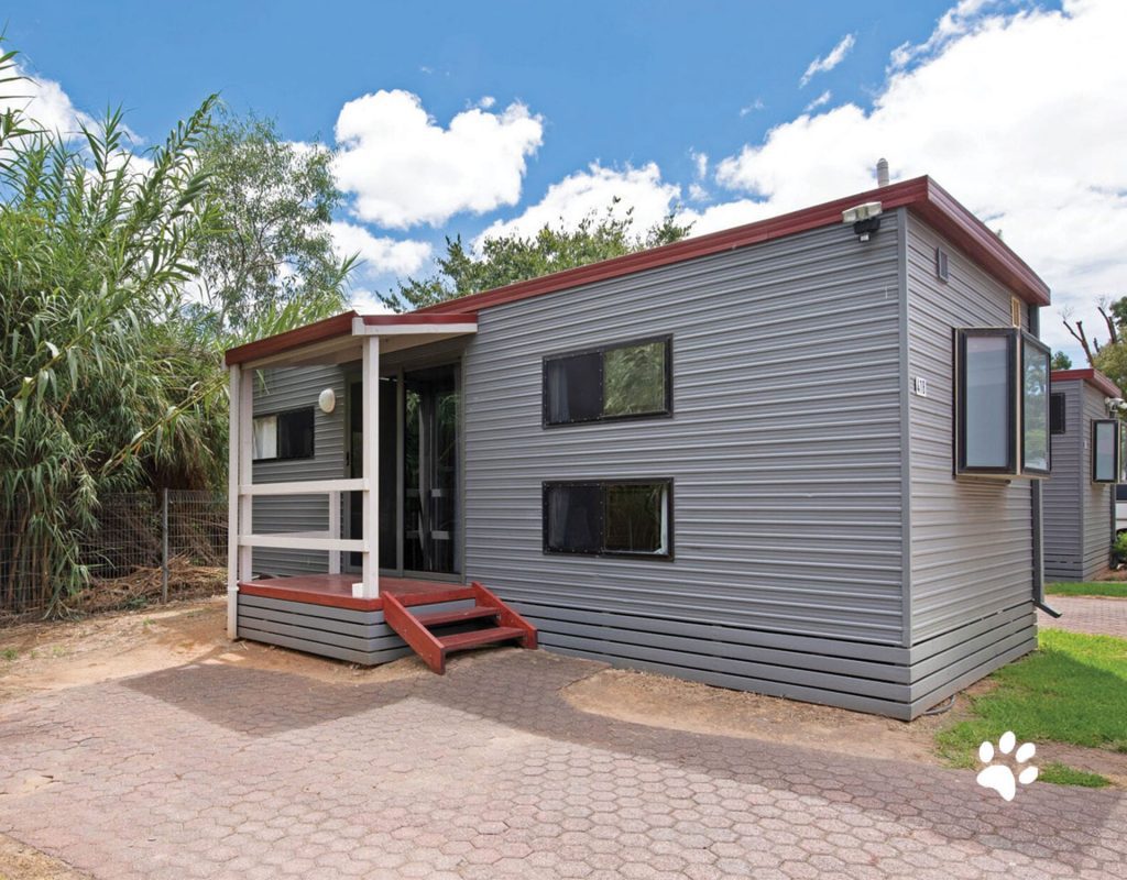 Large Cabin Accommodation - Aspen Holidays Adelaide Caravan Park